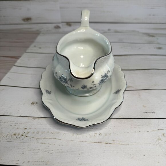 Vintage Johann Haviland Blue Garland Gravy Boat Attached Underplate Germany - Picture 2 of 7